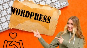WordPress für Privatpersonen - Benutzerfreundlich. So geht WordPress für Einsteiger. Auf dem Bild ist eine Frau, die sich freut, WordPress richtig zu bedienen